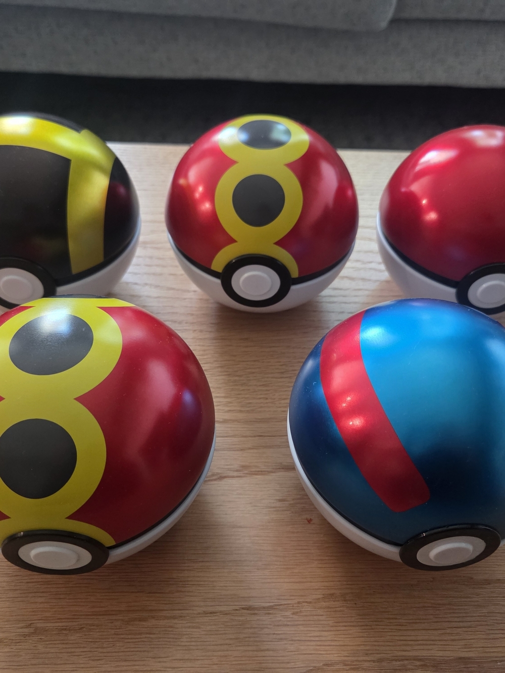 5 Empty Pokemon Pokeball Tins